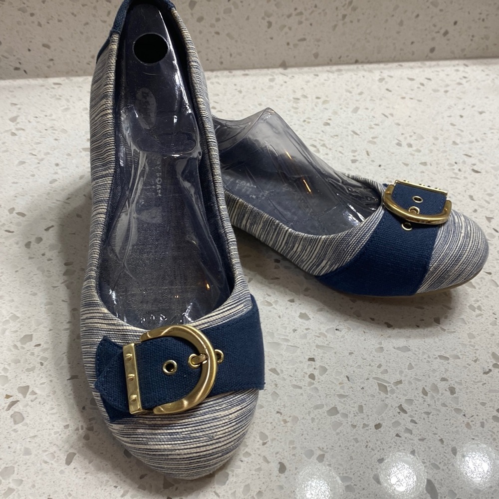 Dr Scholls Fiction flats Size 8 memory foam cool fit gold tone buckle linen like